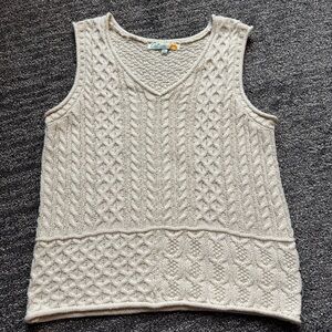 C&C California Cream V-Neck Cable Knot Sweater Vest Sz S Coastal Grandma